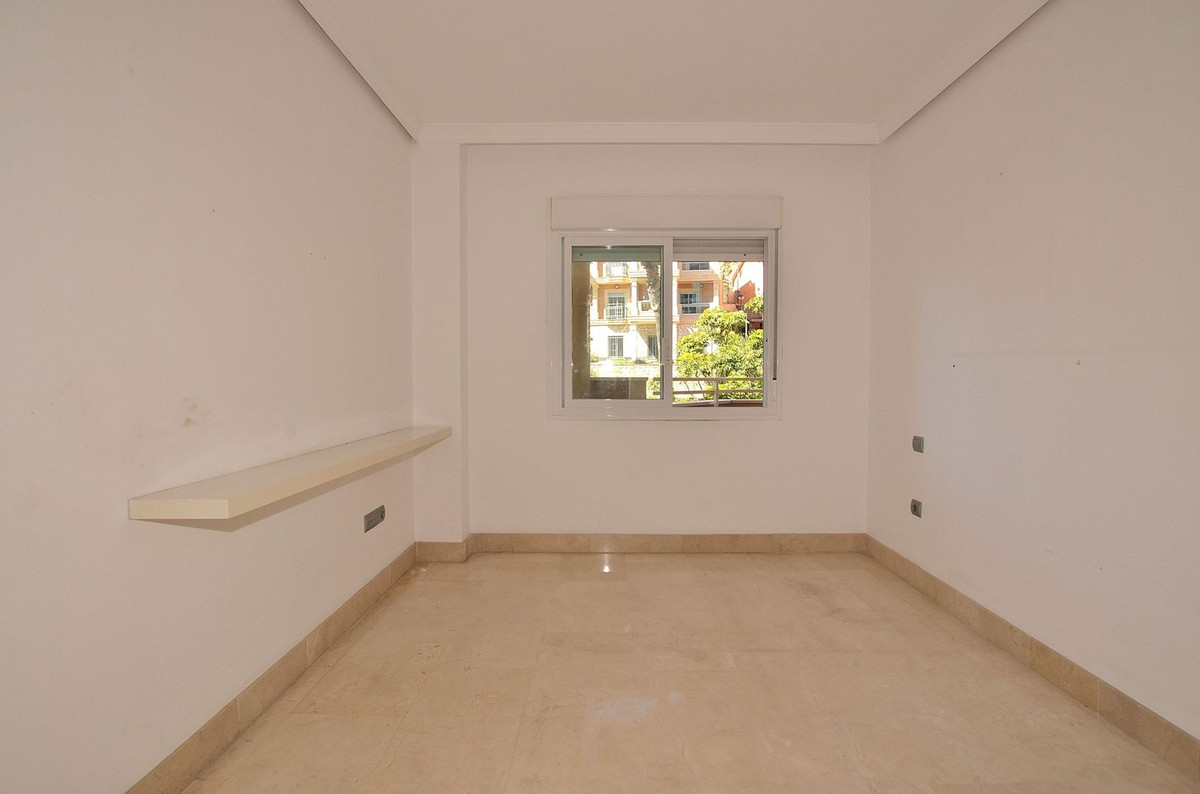 Se vende Apartamento Planta Media de 3 dormitorios en Costa Del Sol, Málaga, España