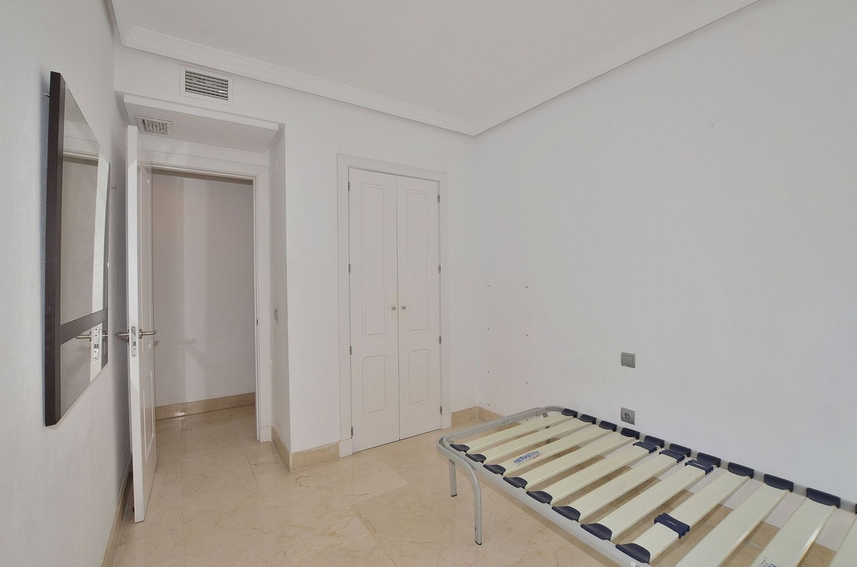 Se vende Apartamento Planta Media de 3 dormitorios en Costa Del Sol, Málaga, España