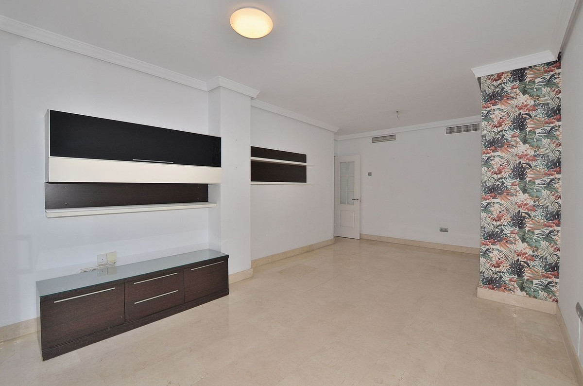 Se vende Apartamento Planta Media de 3 dormitorios en Costa Del Sol, Málaga, España