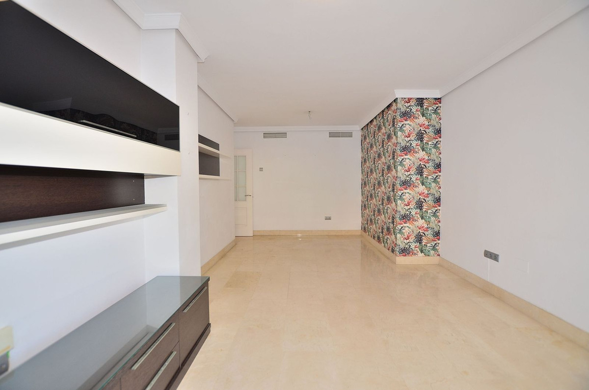 Se vende Apartamento Planta Media de 3 dormitorios en Costa Del Sol, Málaga, España