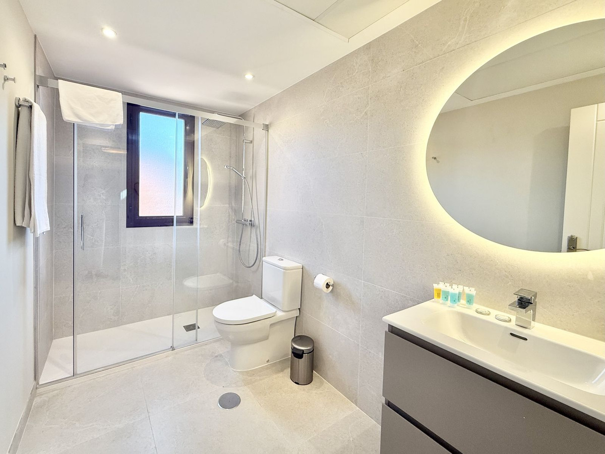 3 Bed Apartment for sale in Benahavís Costa Del Sol, Málaga, Spain