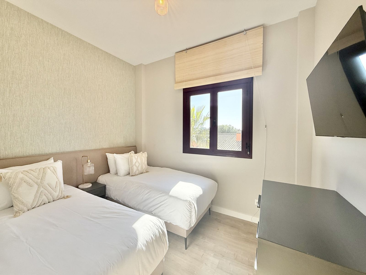 3 Bed Apartment for sale in Benahavís Costa Del Sol, Málaga, Spain