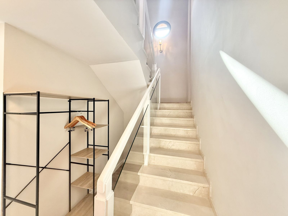 3 Bed Apartment for sale in Benahavís Costa Del Sol, Málaga, Spain