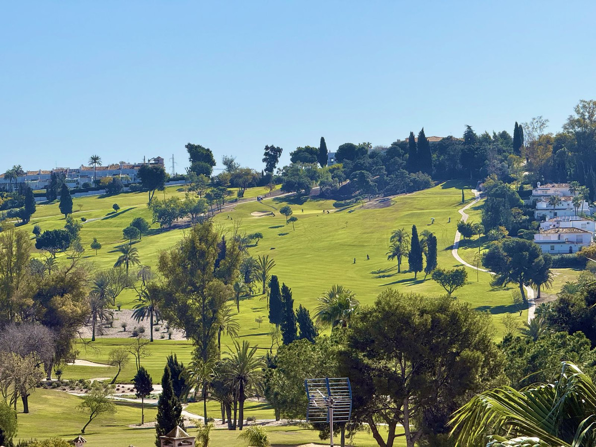 3 Bed Apartment for sale in Benahavís Costa Del Sol, Málaga, Spain