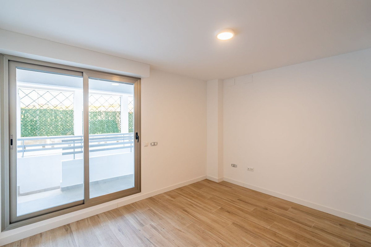 Se vende Apartamento Planta Baja de 3 dormitorios en Costa Del Sol, Málaga, España