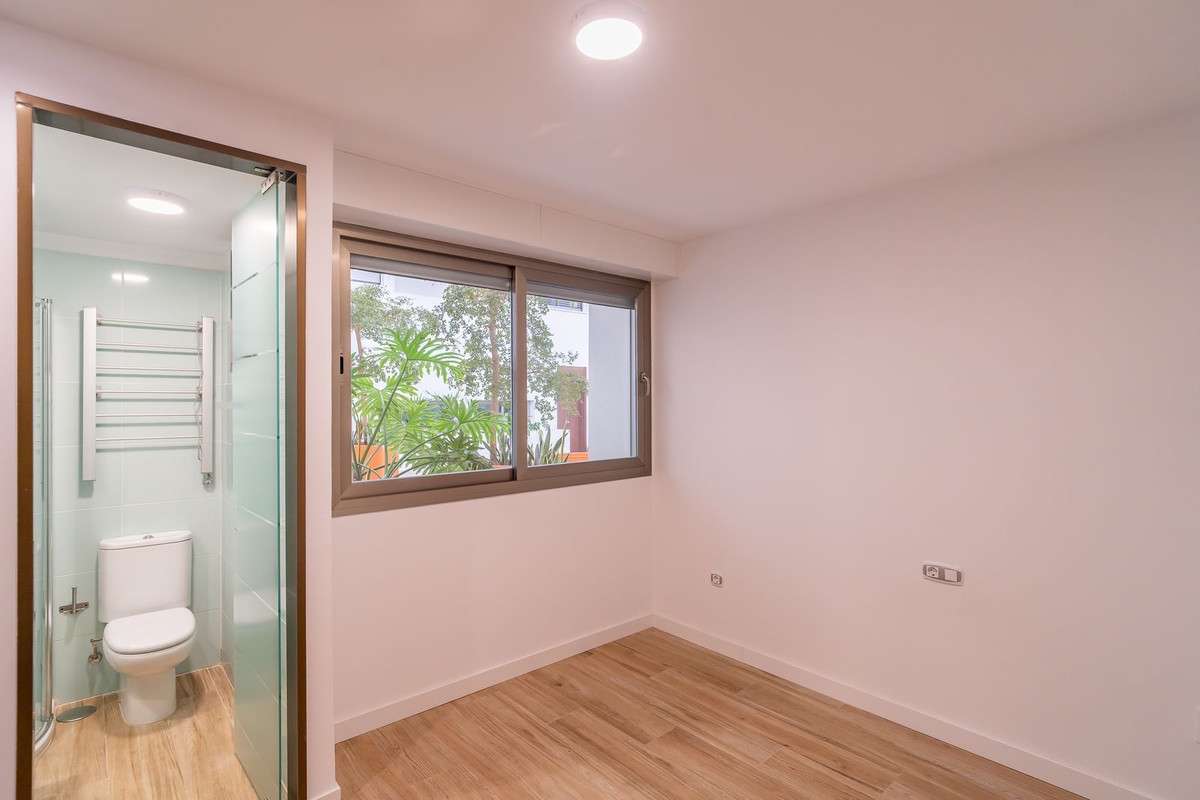Se vende Apartamento Planta Baja de 3 dormitorios en Costa Del Sol, Málaga, España