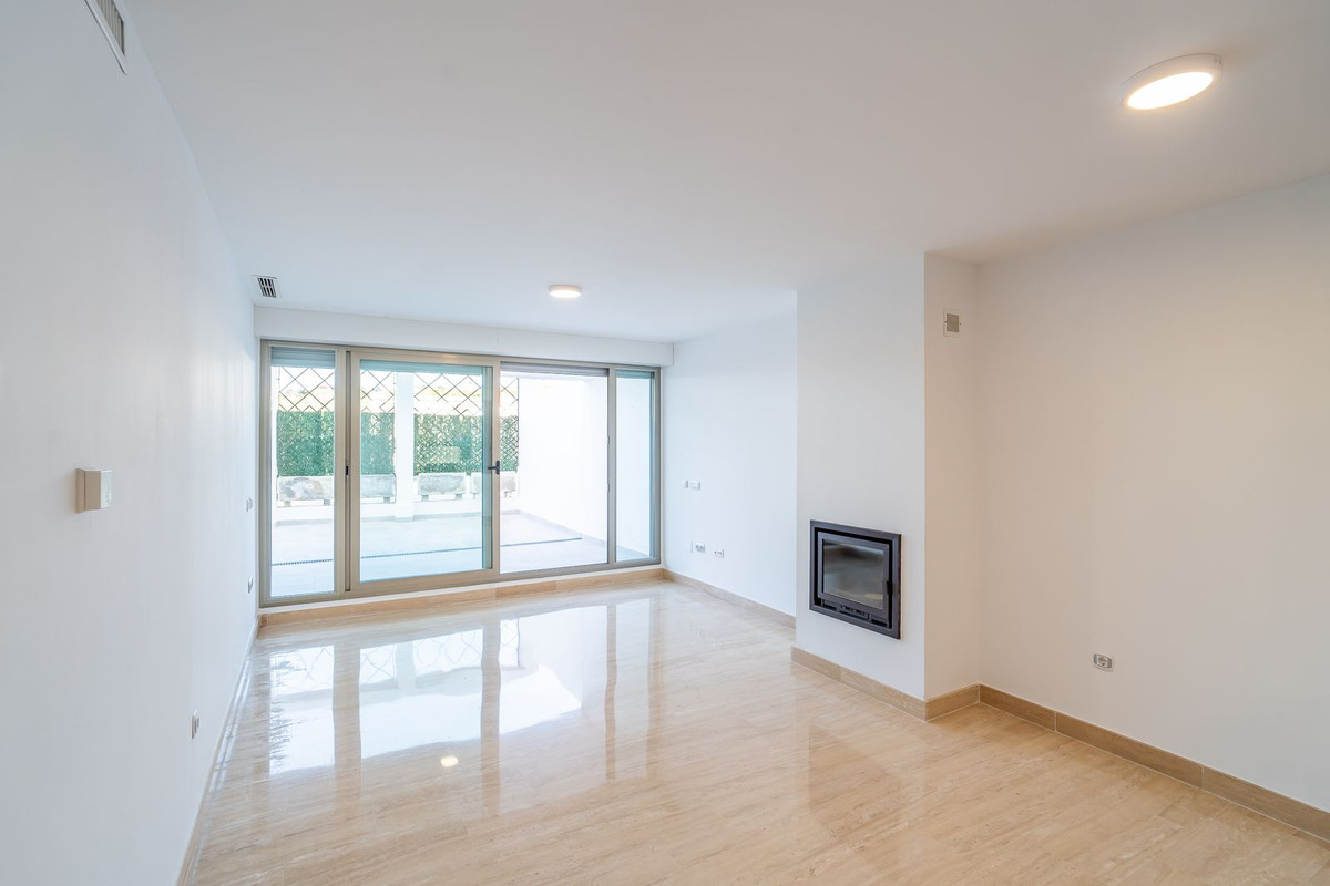 Se vende Apartamento Planta Baja de 3 dormitorios en Costa Del Sol, Málaga, España