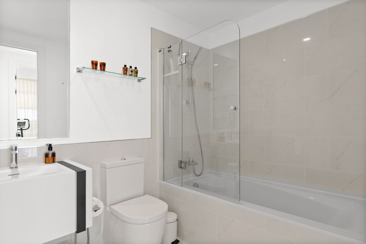 Se vende Apartamento Planta Baja de 3 dormitorios en Costa Del Sol, Málaga, España
