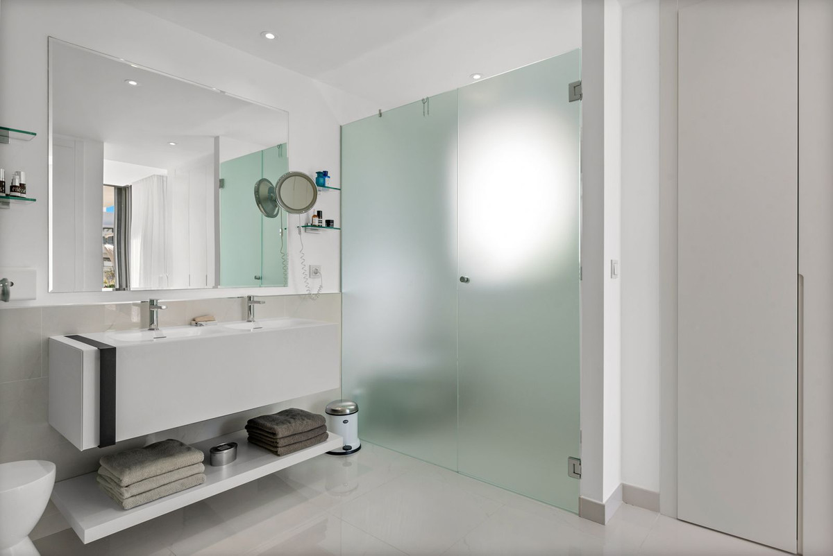 Se vende Apartamento Planta Baja de 3 dormitorios en Costa Del Sol, Málaga, España