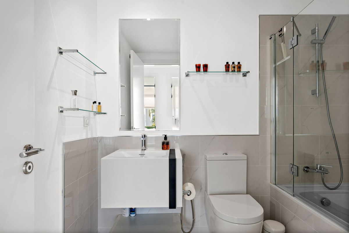 Se vende Apartamento Planta Baja de 3 dormitorios en Costa Del Sol, Málaga, España