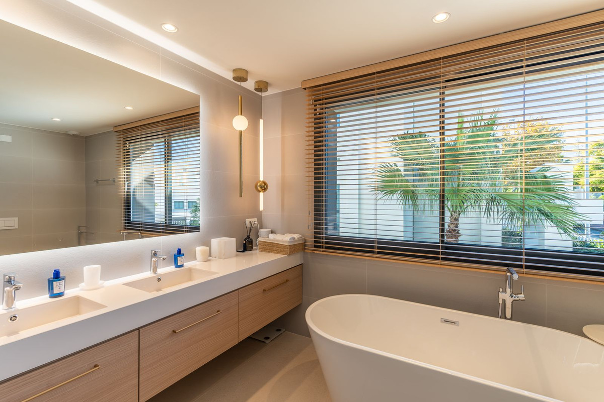 4 Bed Townhouse for sale in Santa Clara Costa Del Sol, Málaga, Spain