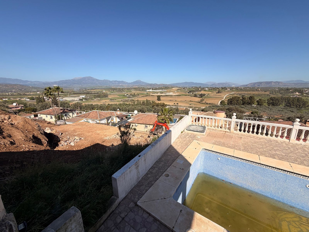 4 Bed Townhouse for sale in Coín Costa Del Sol, Málaga, Spain