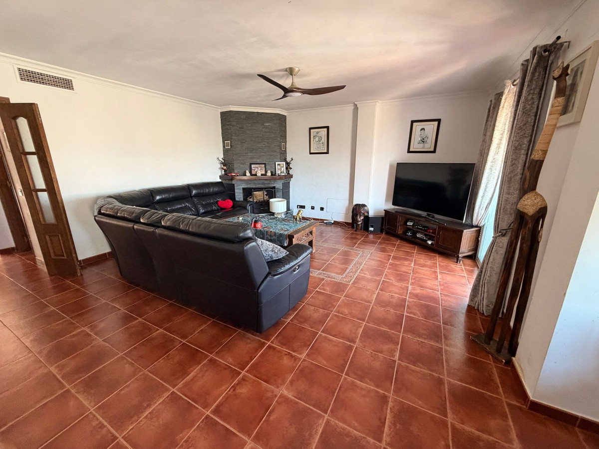 4 Bed Townhouse for sale in Coín Costa Del Sol, Málaga, Spain