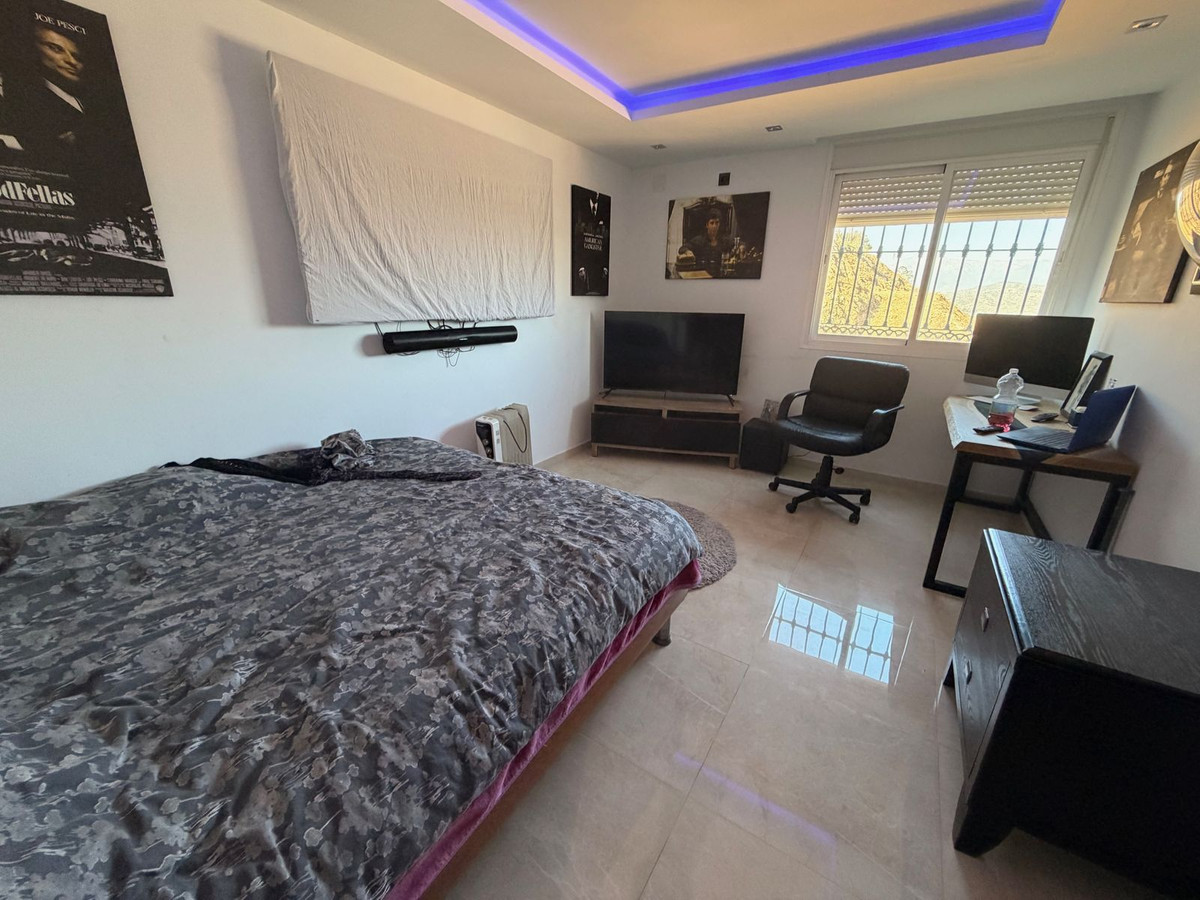 4 Bed Townhouse for sale in Coín Costa Del Sol, Málaga, Spain