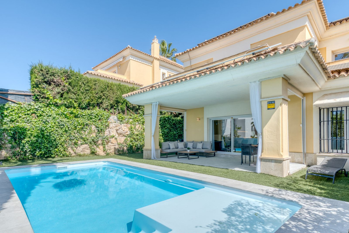 4 Bed Townhouse for sale in Santa Clara Costa Del Sol, Málaga, Spain