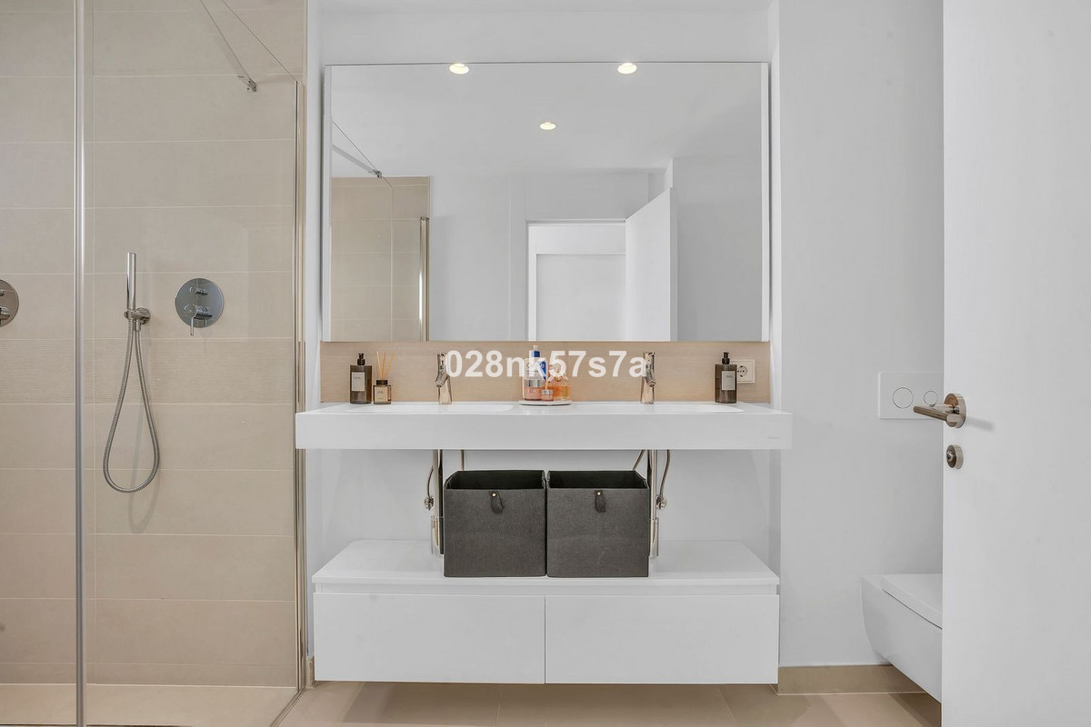 3 Bed Apartment for sale in Fuengirola Costa Del Sol, Málaga, Spain