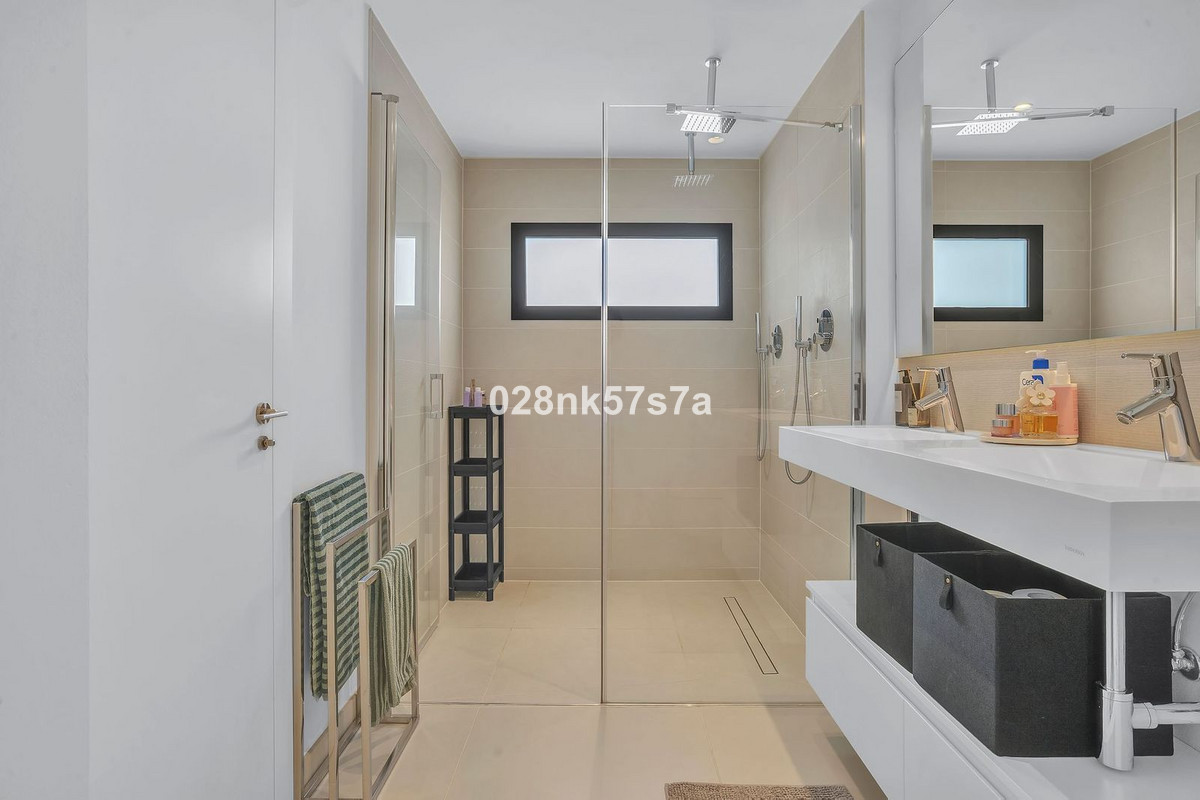 3 Bed Apartment for sale in Fuengirola Costa Del Sol, Málaga, Spain