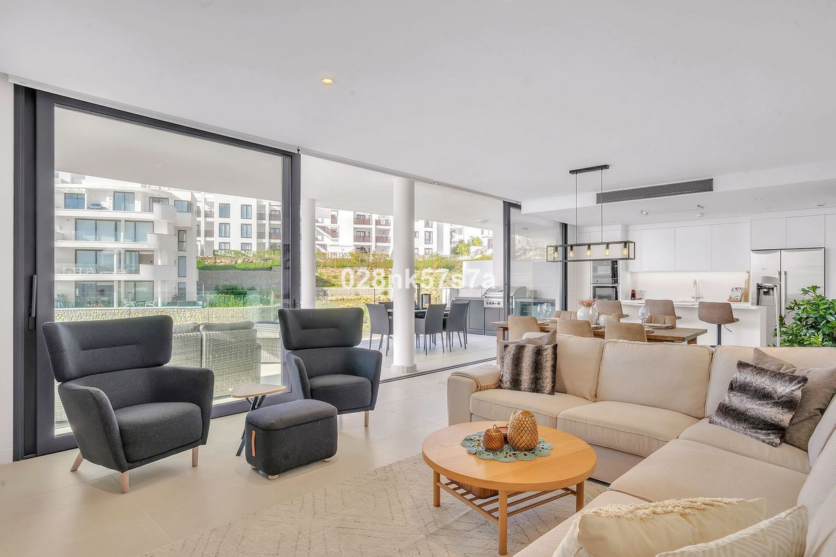 3 Bed Apartment for sale in Fuengirola Costa Del Sol, Málaga, Spain