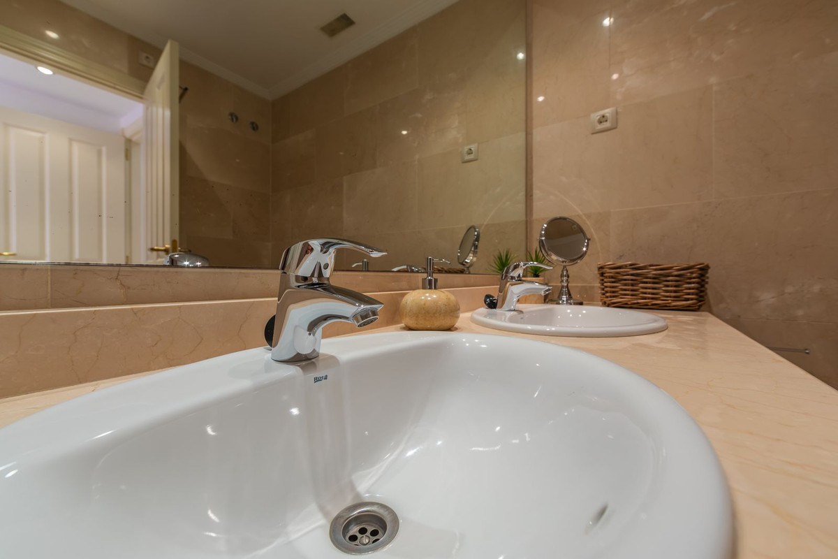 Se vende Apartamento Planta Baja de 2 dormitorios en Costa Del Sol, Málaga, España