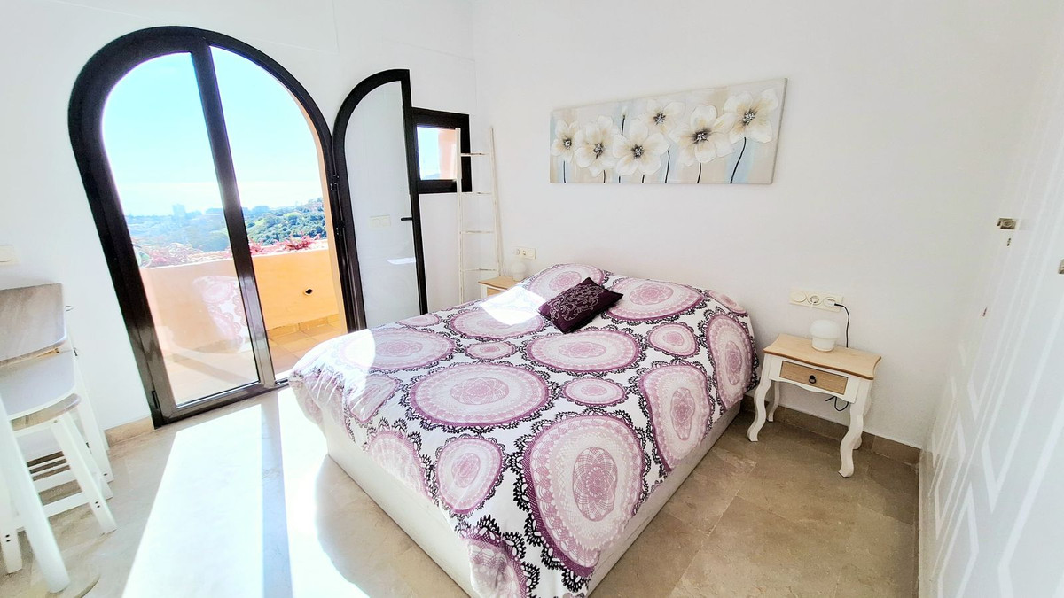 2 Bed Apartment for sale in La Duquesa Costa Del Sol, Málaga, Spain