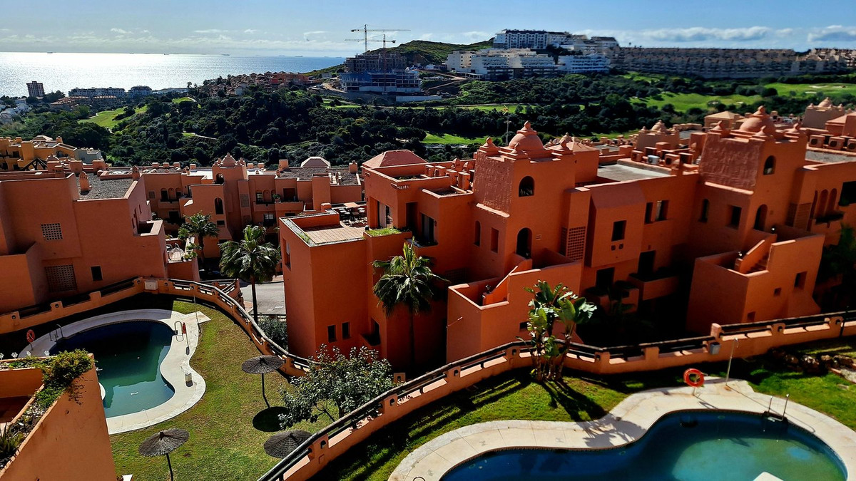 2 Bed Apartment for sale in La Duquesa Costa Del Sol, Málaga, Spain