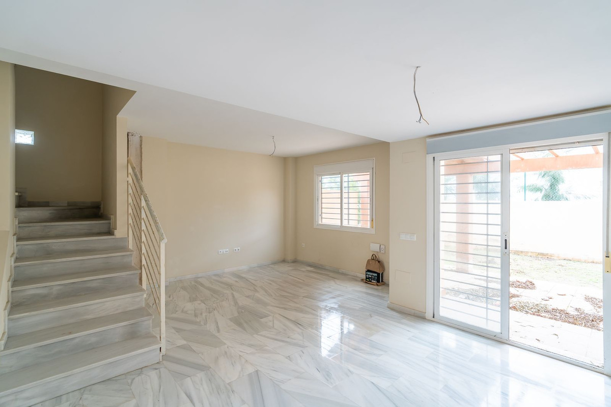 4 Bed Townhouse for sale in Calahonda Costa Del Sol, Málaga, Spain