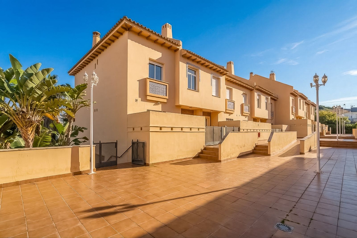 4 Bed Townhouse for sale in Calahonda Costa Del Sol, Málaga, Spain