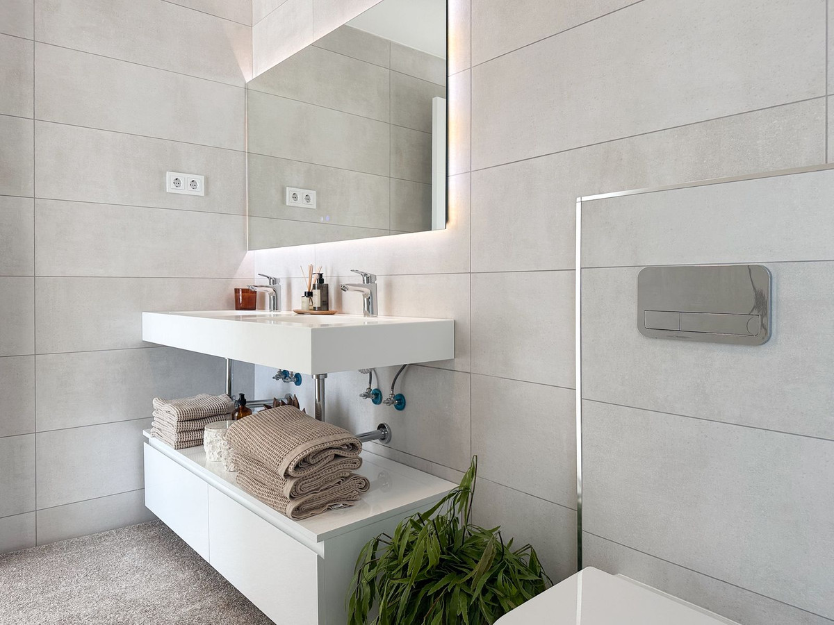 Se vende Apartamento Planta Media de 3 dormitorios en Costa Del Sol, Málaga, España