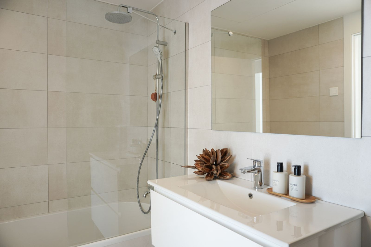 Se vende Apartamento Planta Media de 3 dormitorios en Costa Del Sol, Málaga, España
