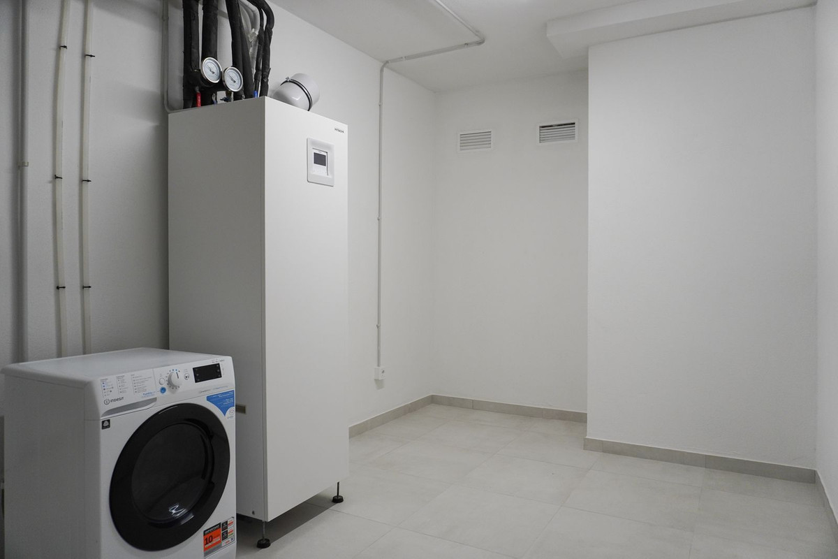 Se vende Apartamento Planta Media de 3 dormitorios en Costa Del Sol, Málaga, España