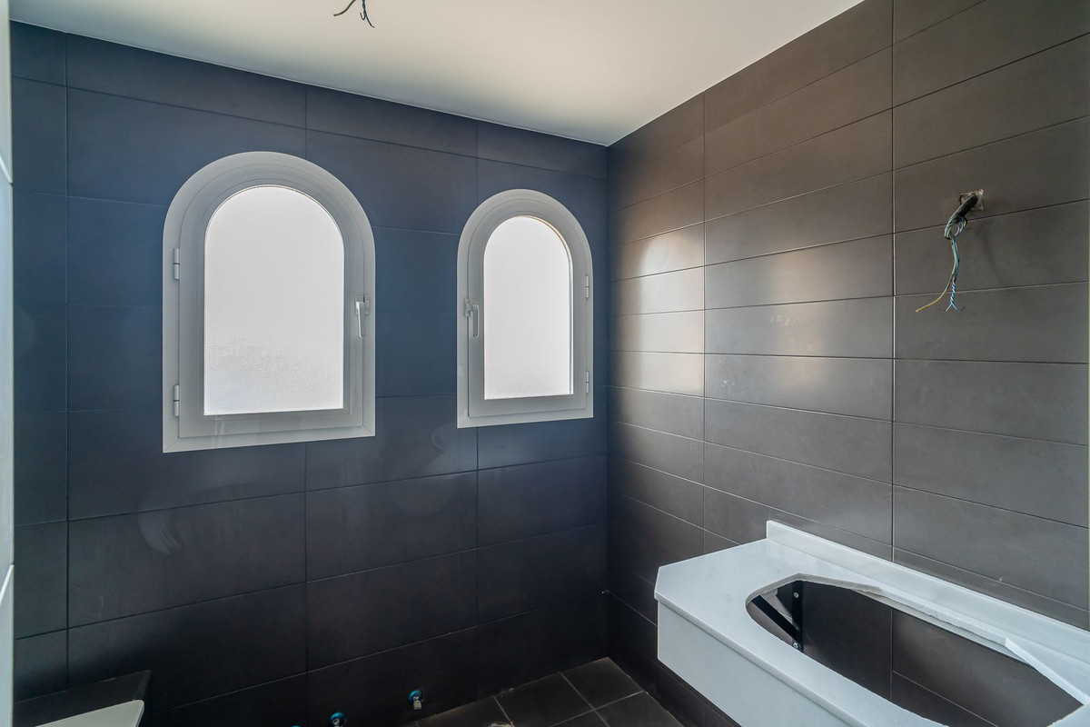 4 Bed Townhouse for sale in Calahonda Costa Del Sol, Málaga, Spain