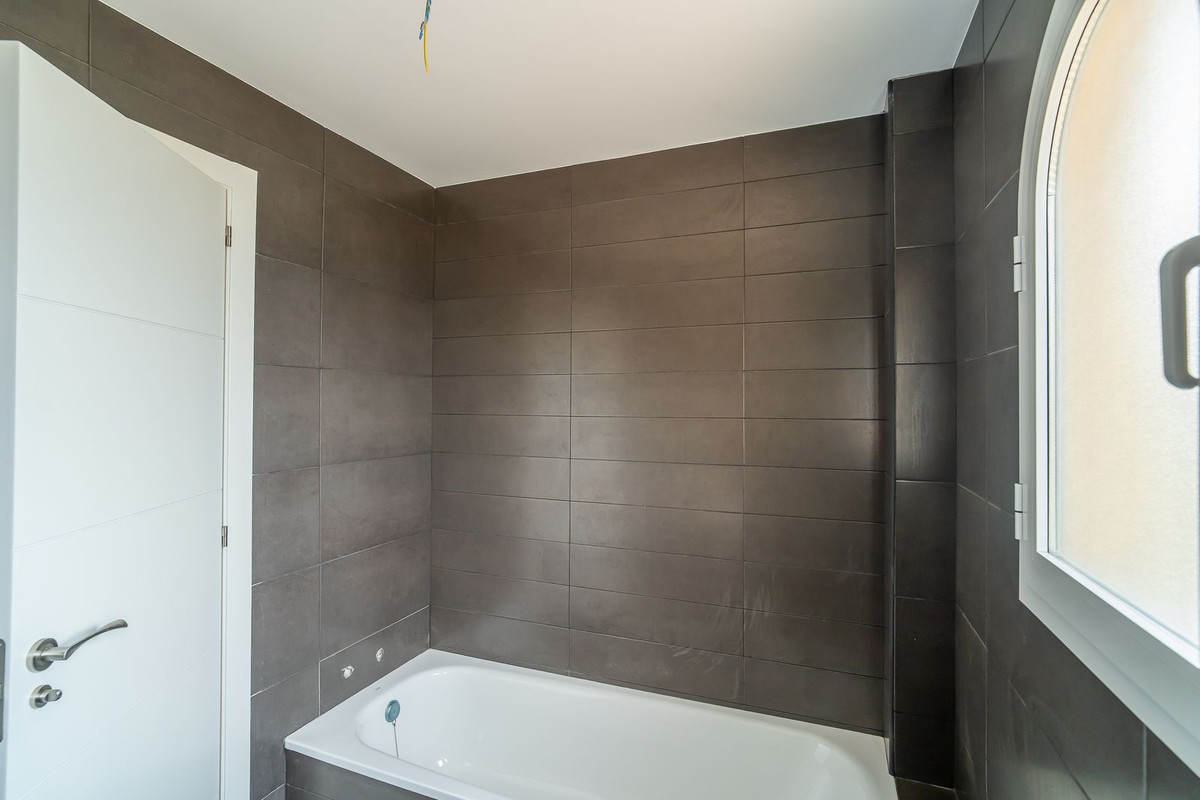 4 Bed Townhouse for sale in Calahonda Costa Del Sol, Málaga, Spain