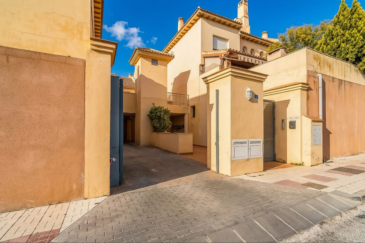 4 Bed Townhouse for sale in Calahonda Costa Del Sol, Málaga, Spain