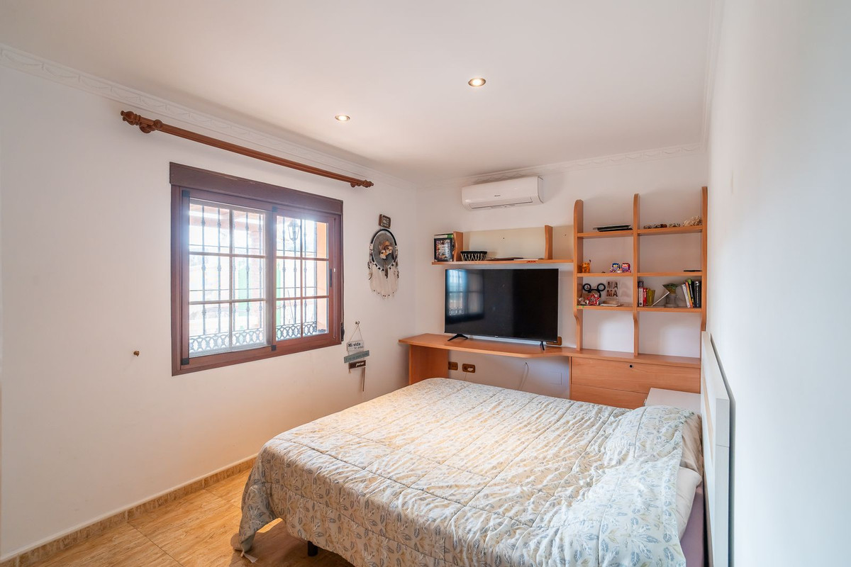Se vende Villa - Chalet de 5 dormitorios en Costa Del Sol, Málaga, España