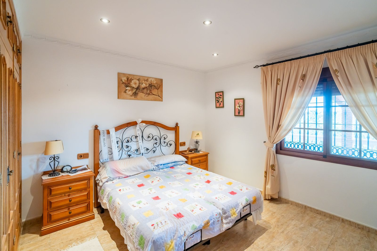 Se vende Villa - Chalet de 5 dormitorios en Costa Del Sol, Málaga, España