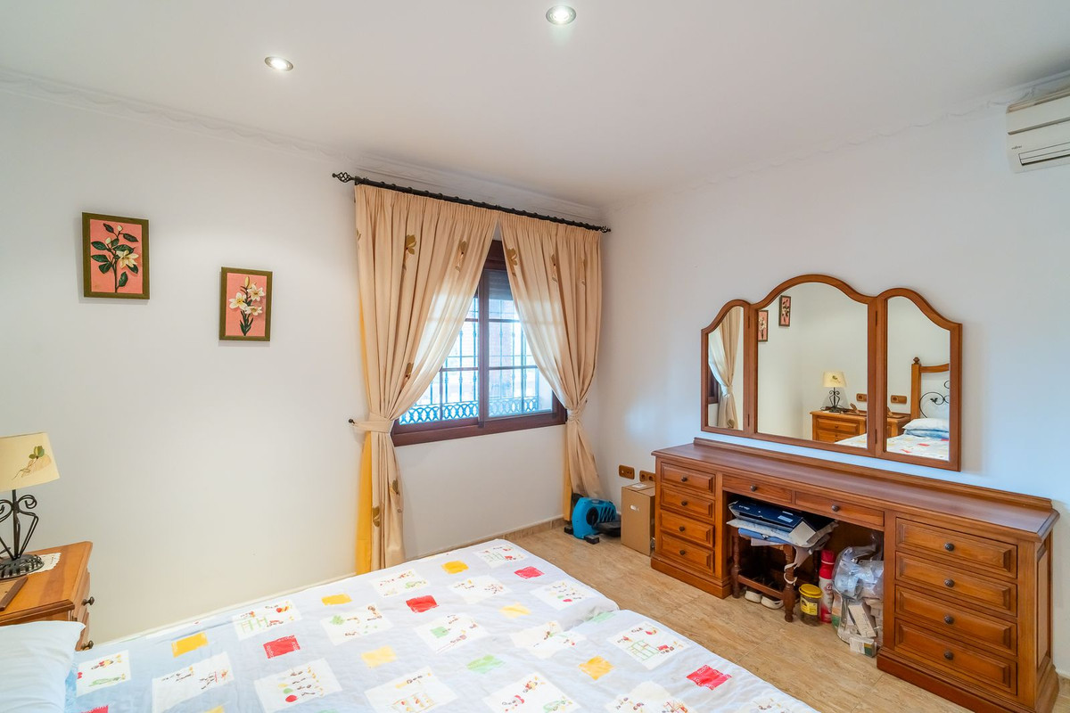 Se vende Villa - Chalet de 5 dormitorios en Costa Del Sol, Málaga, España