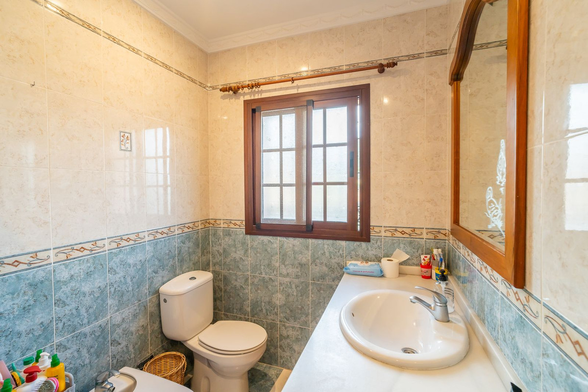 Se vende Villa - Chalet de 5 dormitorios en Costa Del Sol, Málaga, España