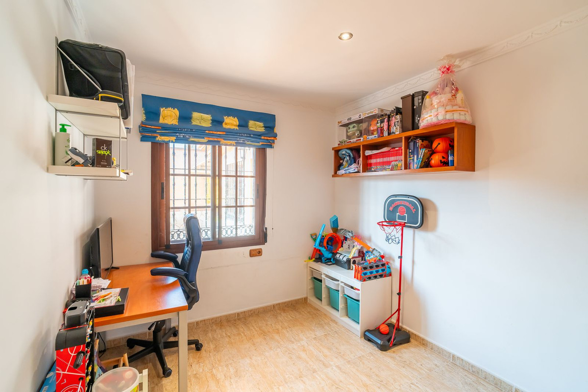Se vende Villa - Chalet de 5 dormitorios en Costa Del Sol, Málaga, España