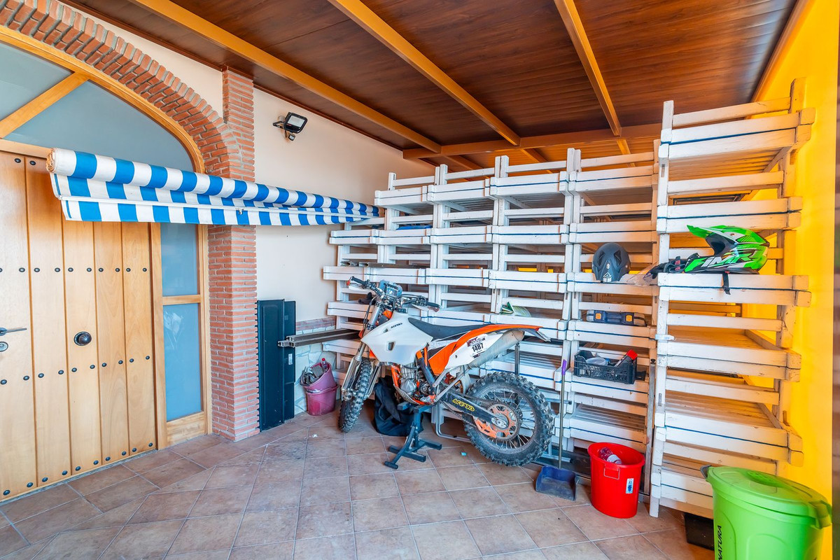 Se vende Villa - Chalet de 5 dormitorios en Costa Del Sol, Málaga, España