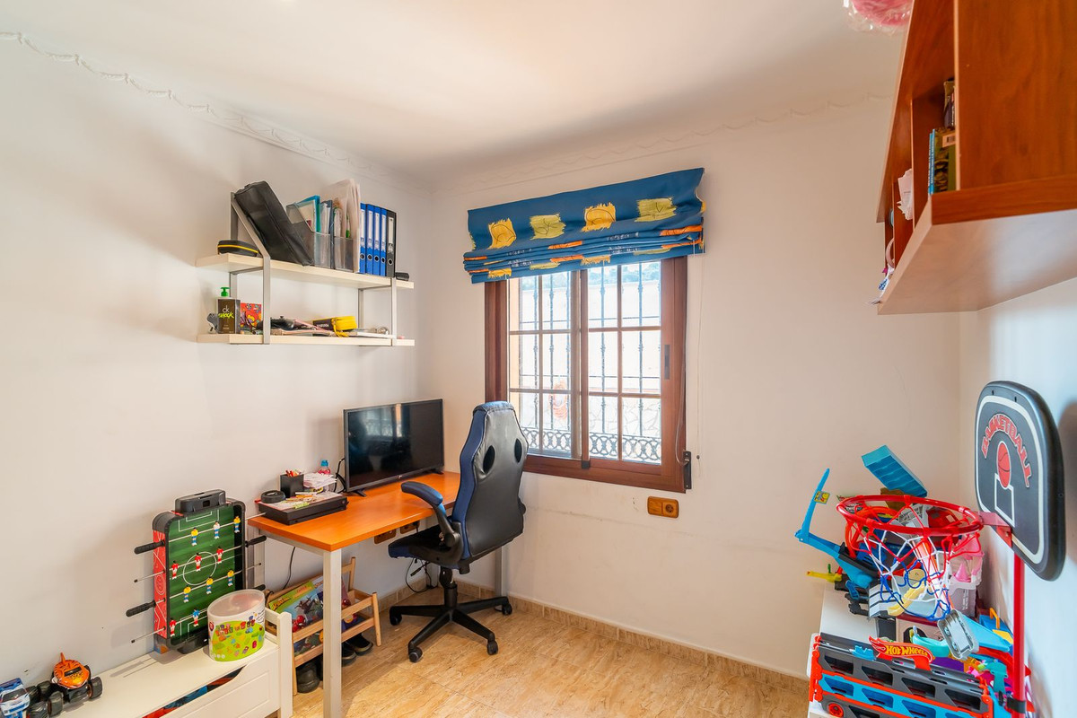Se vende Villa - Chalet de 5 dormitorios en Costa Del Sol, Málaga, España