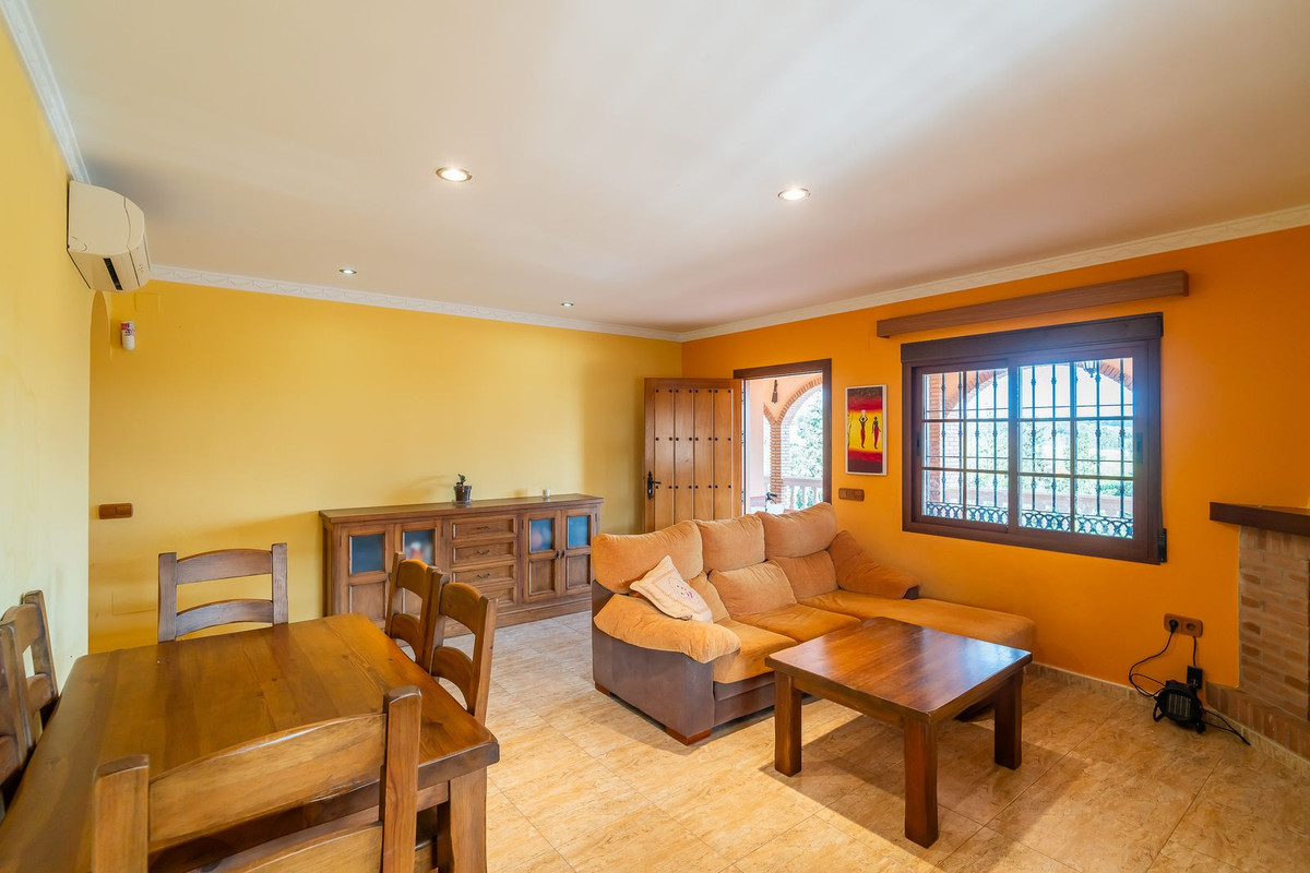 Se vende Villa - Chalet de 5 dormitorios en Costa Del Sol, Málaga, España