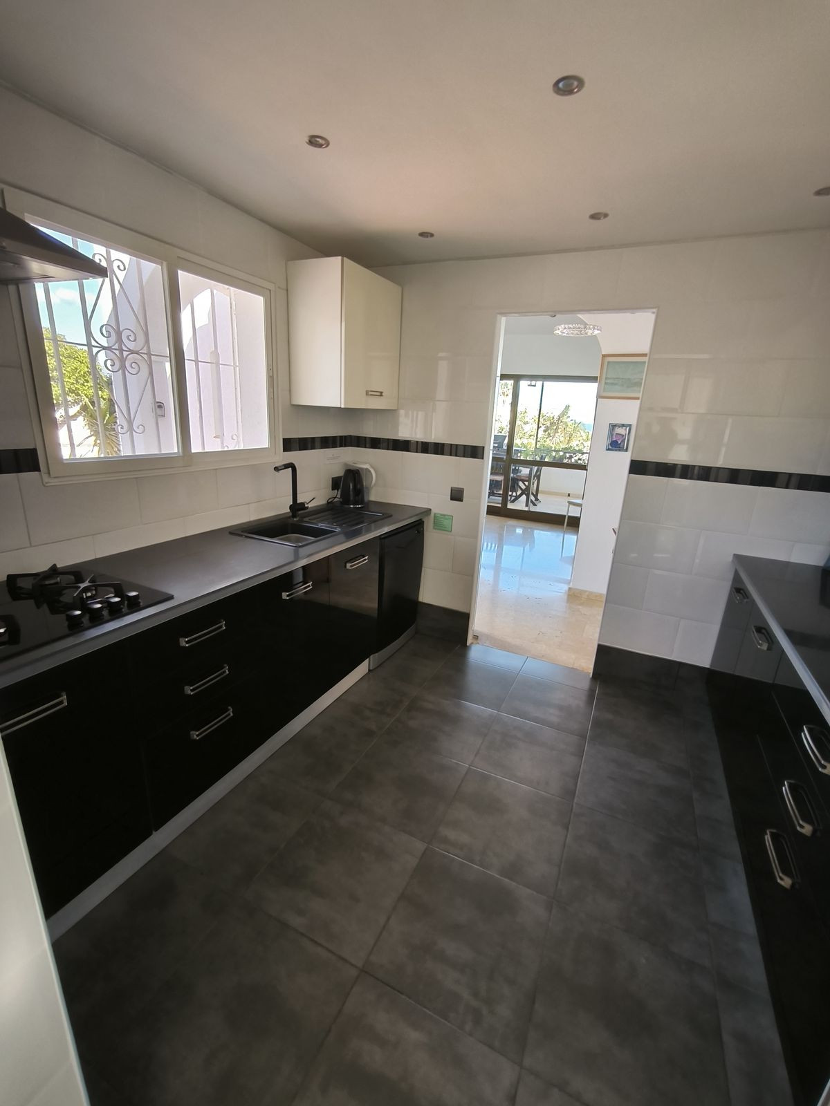 5 Bed Townhouse for sale in Cerros Del Aguila Costa Del Sol, Málaga, Spain