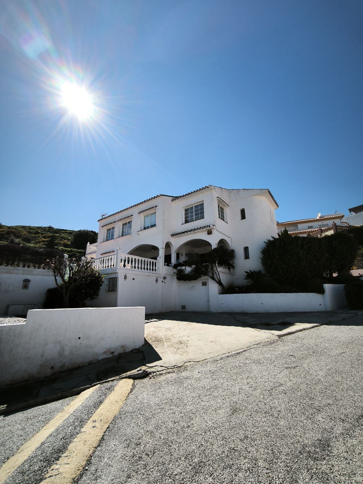 5 Bed Townhouse for sale in Cerros Del Aguila Costa Del Sol, Málaga, Spain