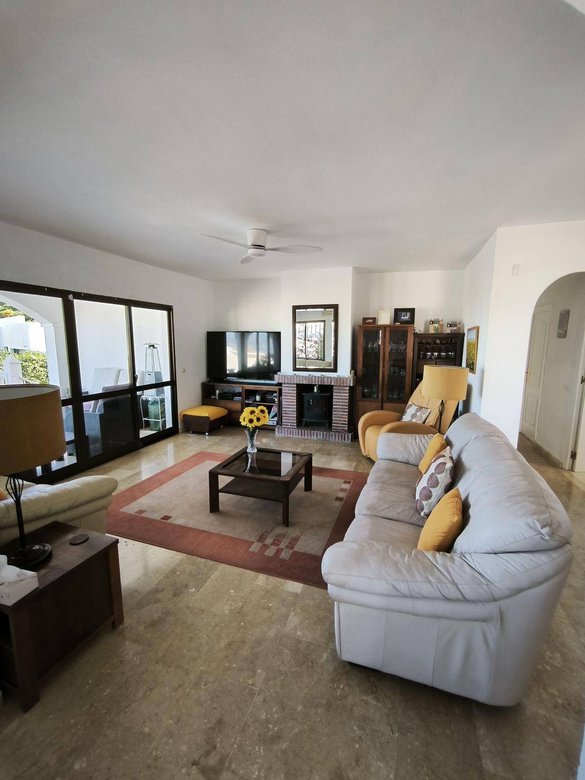 5 Bed Townhouse for sale in Cerros Del Aguila Costa Del Sol, Málaga, Spain