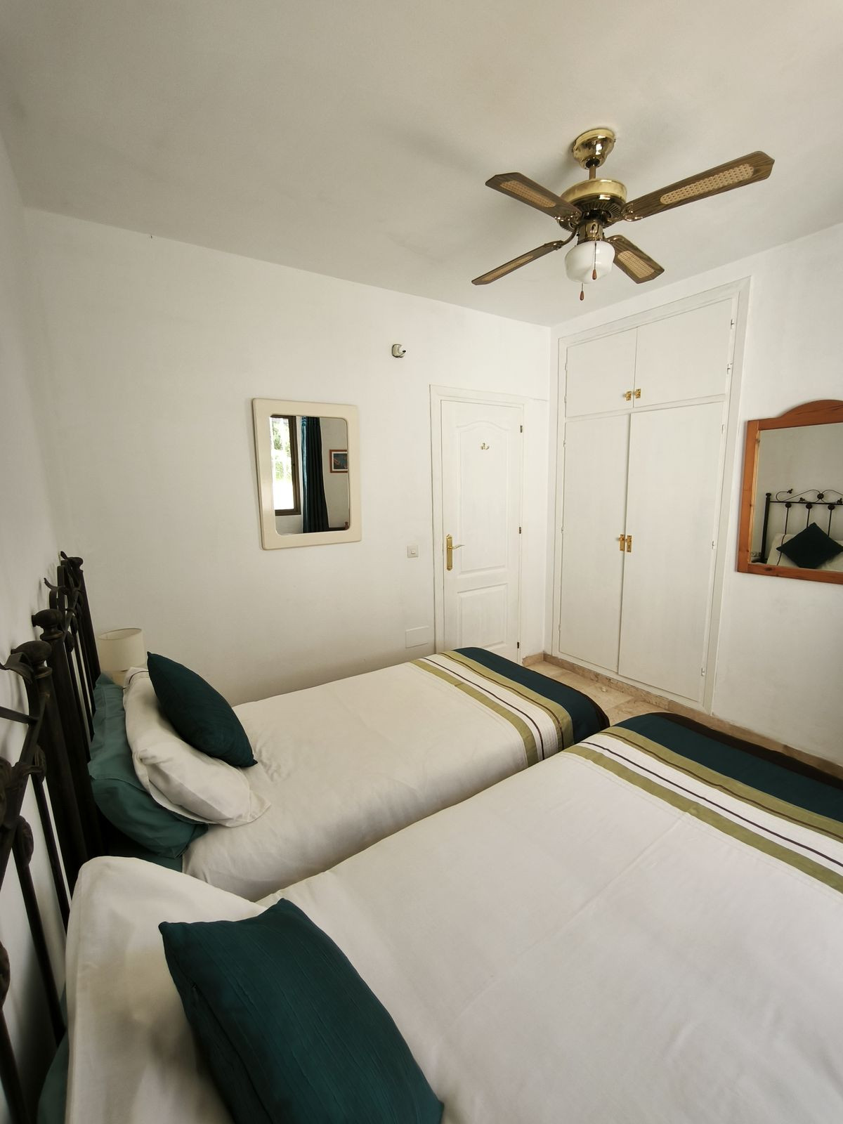 5 Bed Townhouse for sale in Cerros Del Aguila Costa Del Sol, Málaga, Spain