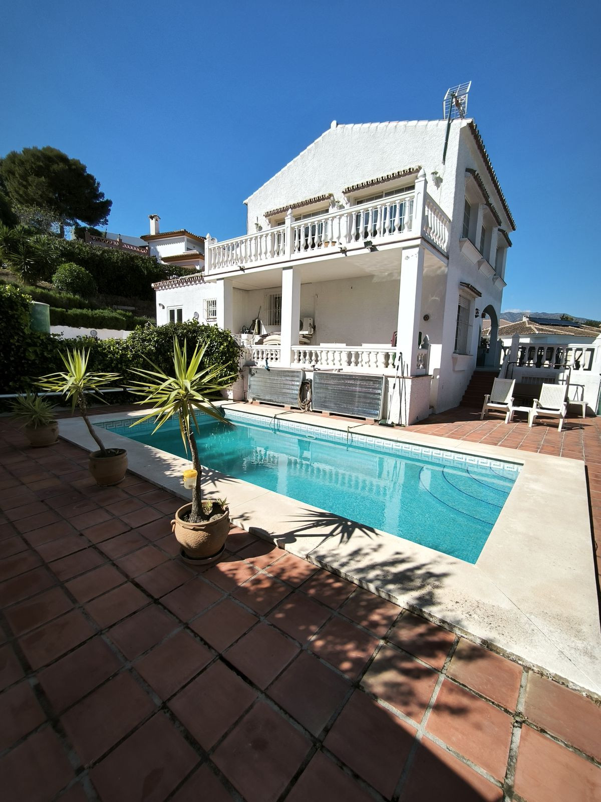 5 Bed Townhouse for sale in Cerros Del Aguila Costa Del Sol, Málaga, Spain