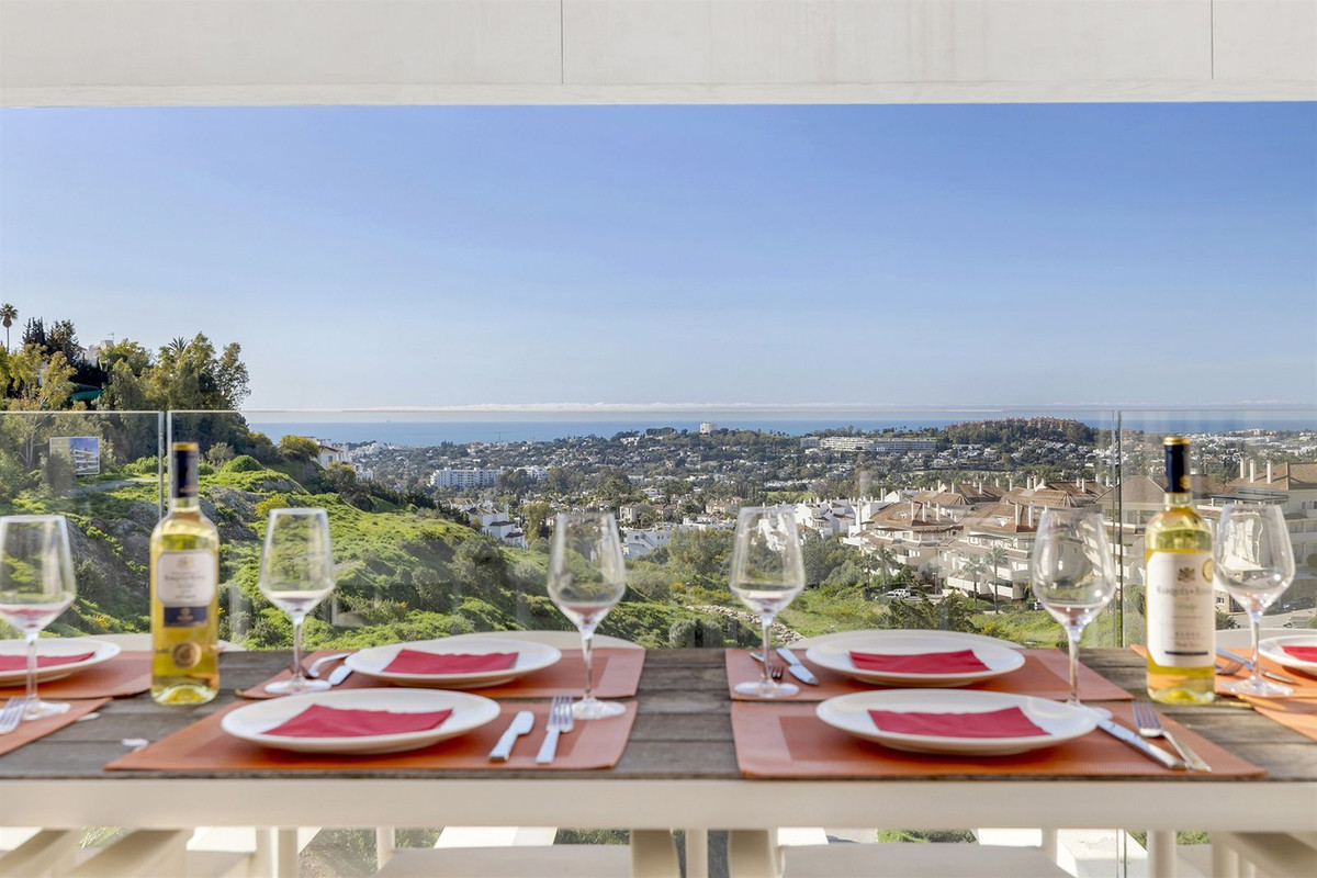 3 Bed Apartment for sale in Nueva Andalucía Costa Del Sol, Málaga, Spain