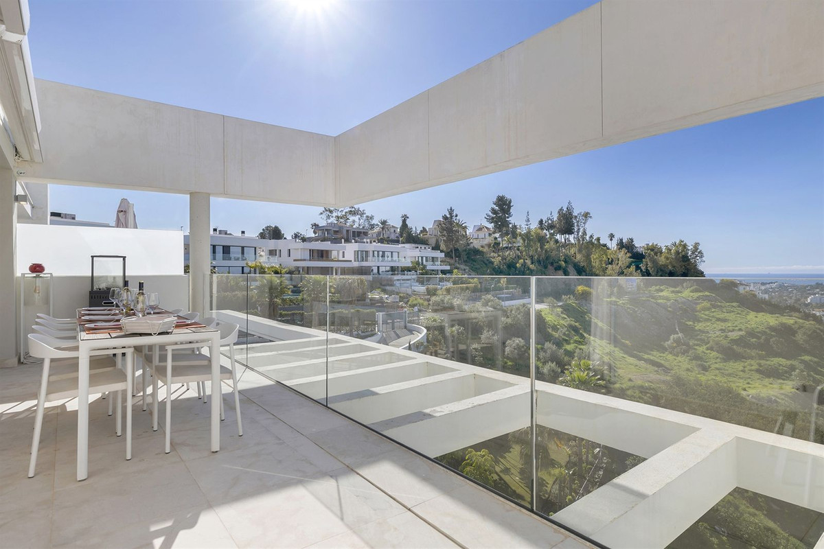 3 Bed Apartment for sale in Nueva Andalucía Costa Del Sol, Málaga, Spain