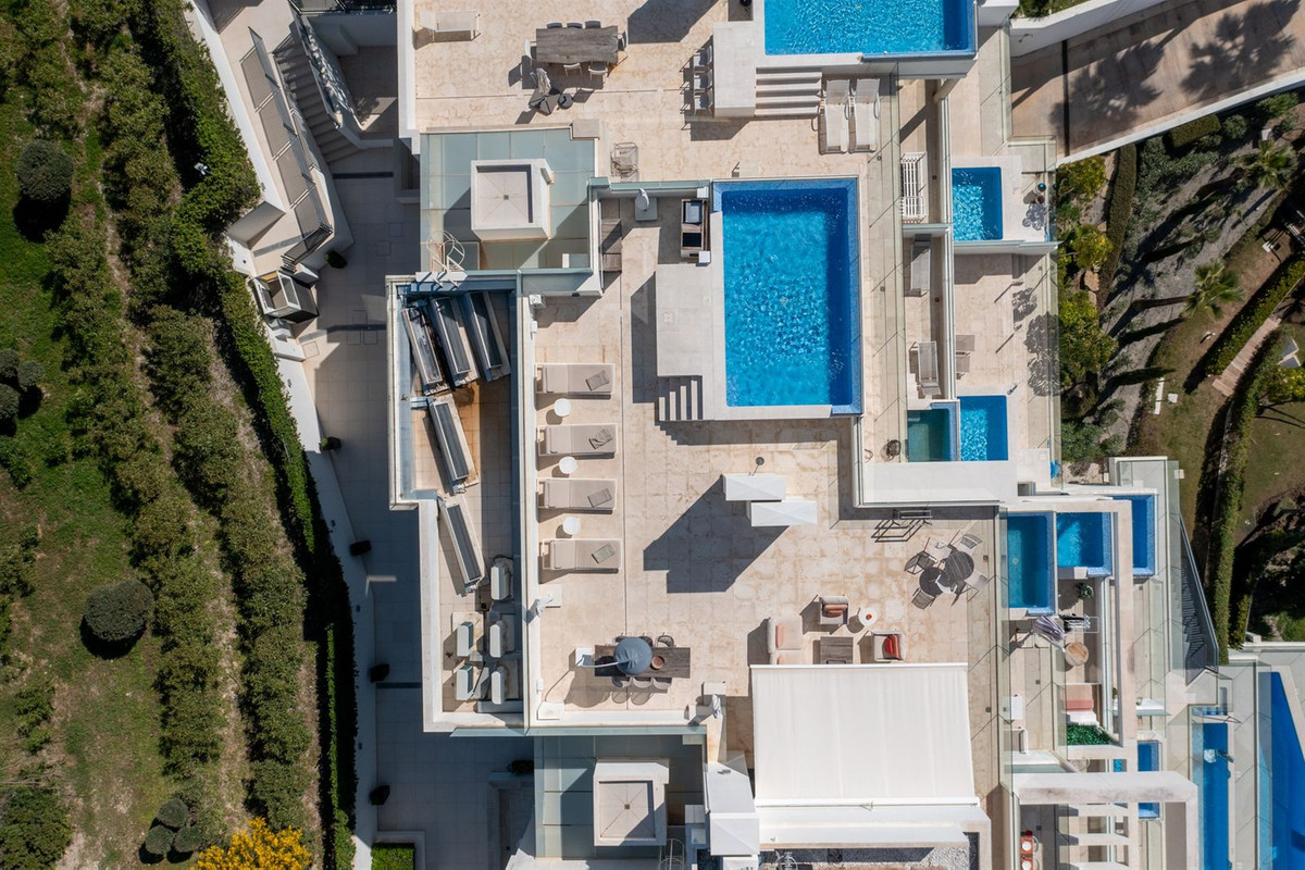 3 Bed Apartment for sale in Nueva Andalucía Costa Del Sol, Málaga, Spain