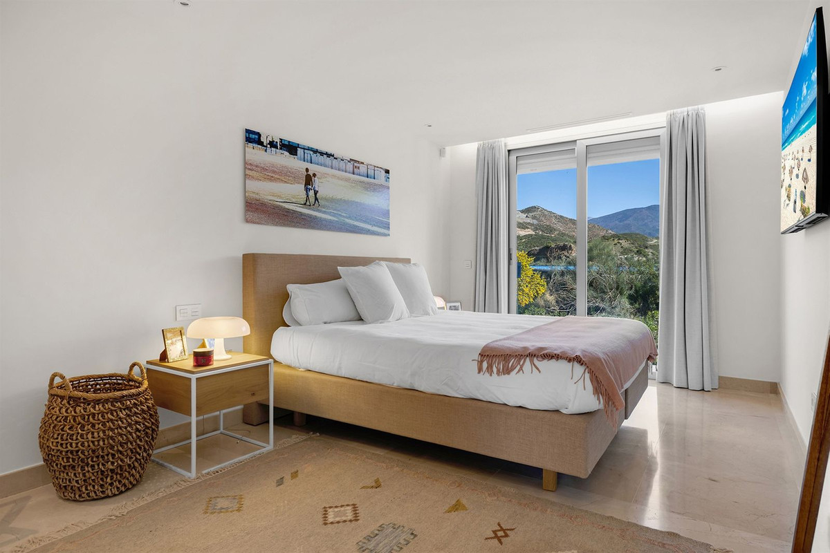 3 Bed Apartment for sale in Nueva Andalucía Costa Del Sol, Málaga, Spain